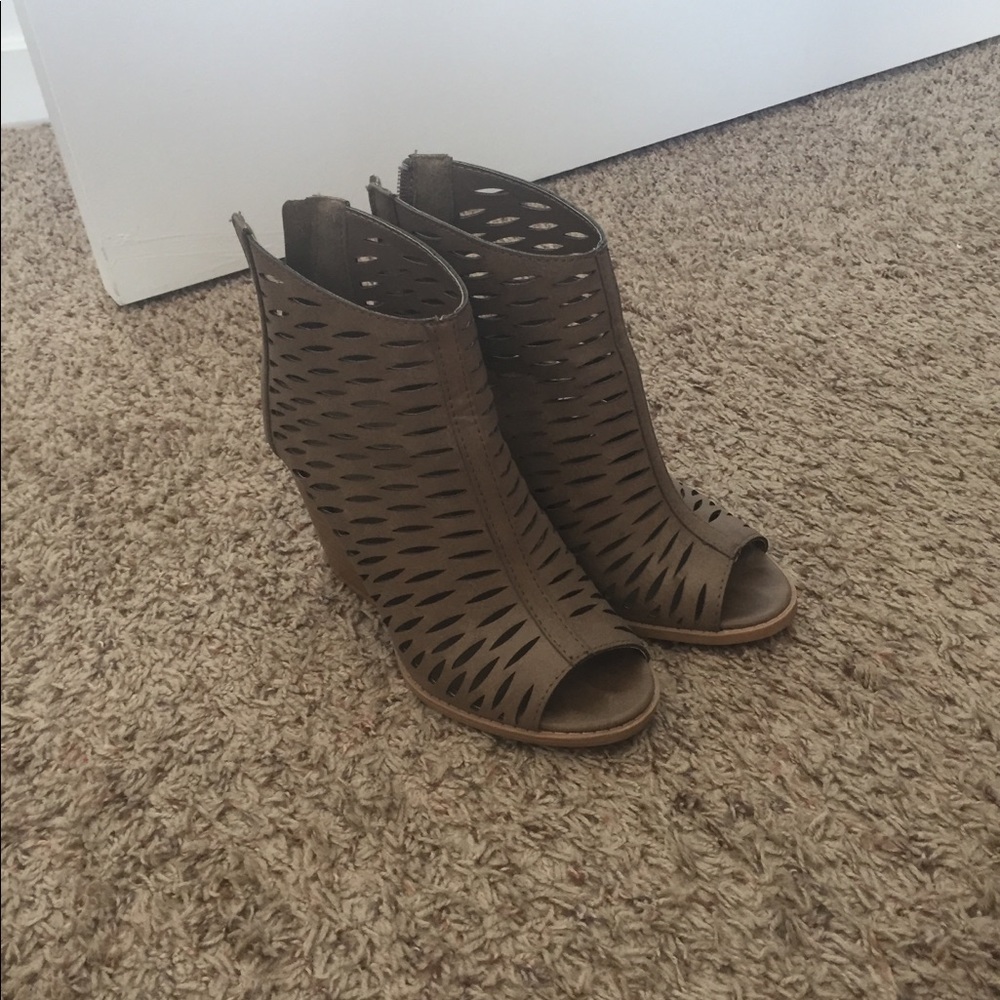 Taupe chunky heels